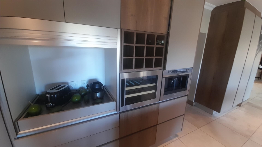 6 Bedroom Property for Sale in Birdwood Estate North West